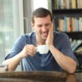 Das Ziehen im Zahn: Ursachen und Tipps bei schmerzempfindlichen Zähnen